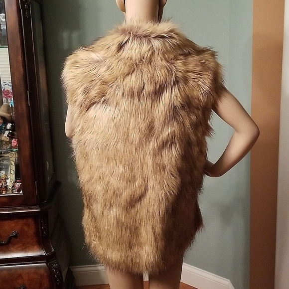 INC Faux Fur Natural Color Vest Size M/L - Picture 3 of 6